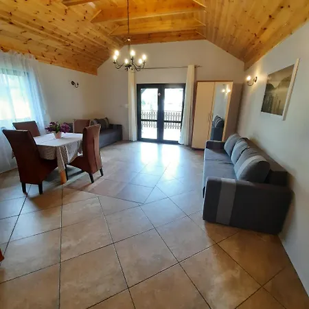 Letniskowe Cztery Pory Roku Lodge *