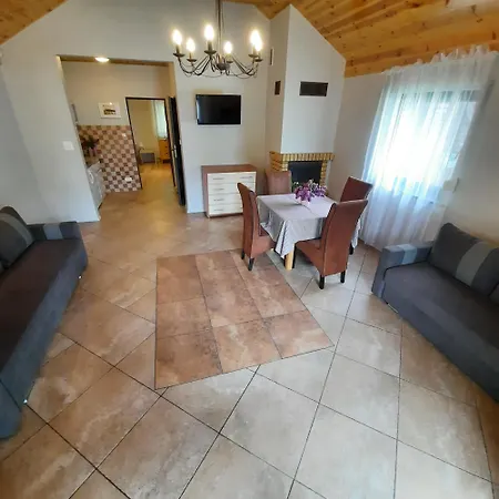 Lodge Letniskowe Cztery Pory Roku Skorzecin