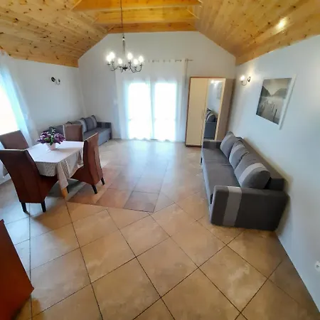 Lodge Letniskowe Cztery Pory Roku Skorzecin