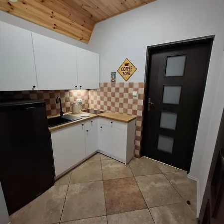 Letniskowe Cztery Pory Roku Деревянный коттедж